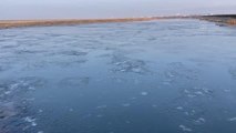 Kura Nehri'nin yüzeyinde kısmen donma meydana geldi