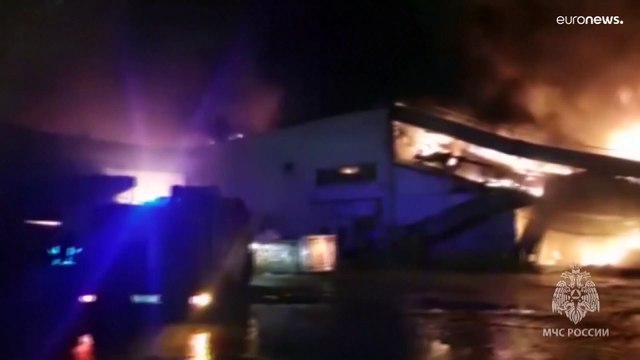 В Химках горит ТЦ Мега Химки , площадь пожара 17 тысяч квадратных метров - МЧС