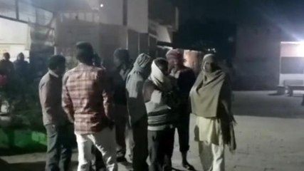 Скачать видео: अलीगढ़: मामूली विवाद में युवक की पीट-पीटकर हत्या, पुलिस जांच में जुटी