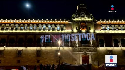Proyectan “El INE no se toca” en la fachada de Palacio Nacional
