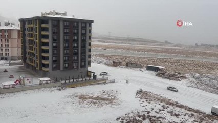 Erzurum güne karla uyandı, şehir beyaza büründü