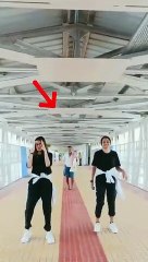 ரீல்ஸ் எடுக்க மல்லிப்பூ பாடலுக்கு ஆட்டம் போட்ட இளம்பெண்களை பார்த்து செமையா நடனமாடிய தாத்தா