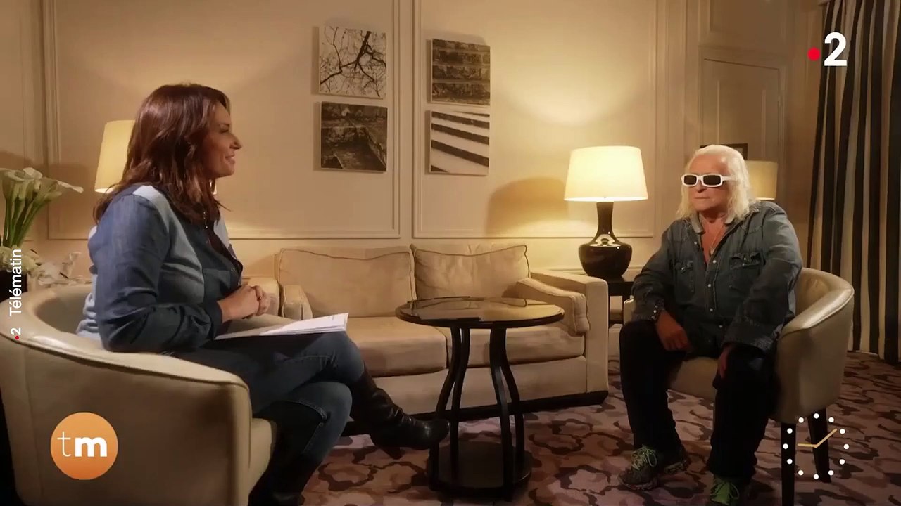 Michel Polnareff drague l'animatrice pendant une interview