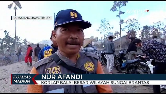 Alat Berat Buka Jalur Tertutup Material Vulkanik Semeru