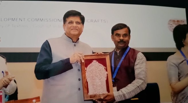 জাতীয় পুরস্কার পেলেন বাঁকুড়ার শঙ্খশিল্পী বাবলু নন্দী| Oneindia Bengali