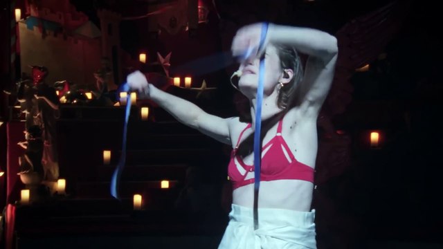 Christine and the Queens (Redcar) chante Ma bien aimée bye bye au Cirque d'hiver
