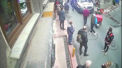 Ünlü oyuncu aracıyla yayaların arasına daldı! O anlar kamerada