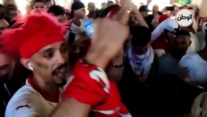 لفتة إنسانية.. المغاربة بقطر يوقفون احتفالات النصر لأجل طفل مصري- حملوه بكرسيه