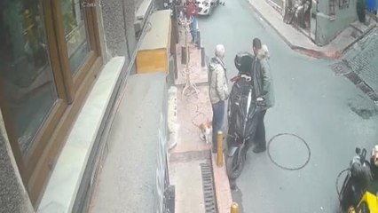 BEYOĞLU'NDA OYUNCU AYTEN SOYKÖK'ÜN GEÇİRDİĞİ KAZA KAMERADA 2
