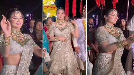 Urvashi Rautela Brother Wedding में 35 Lakh का लहंगा पहन मटकाई कमर, Video देख Fans के उड़े होश