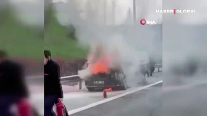 İstanbul TEM'de araç alevlere teslim oldu: Trafik durdu