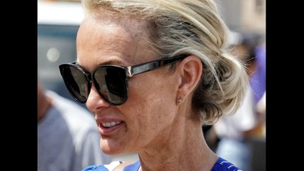 Laeticia  :cette séquence osée qui a posé des questions au réalisateur du documentaire sur Johnny