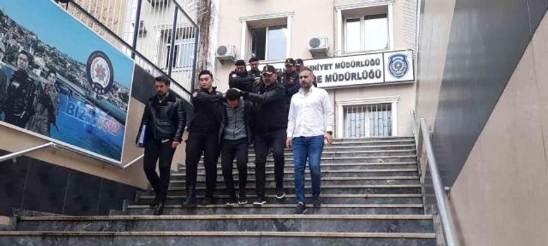 Fatih'te husumetli oldukları şahsı döverek öldürdükten sonra sokağa atan zanlılar adliyeye sevk edildi