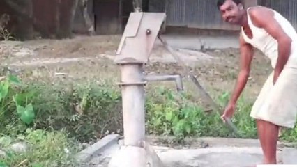 দঃদিনাজপুরঃ প্রধানের আশ্বাসের পরেও বিকল একমাত্র নলকূপ, হাহাকার পানীয় জলের