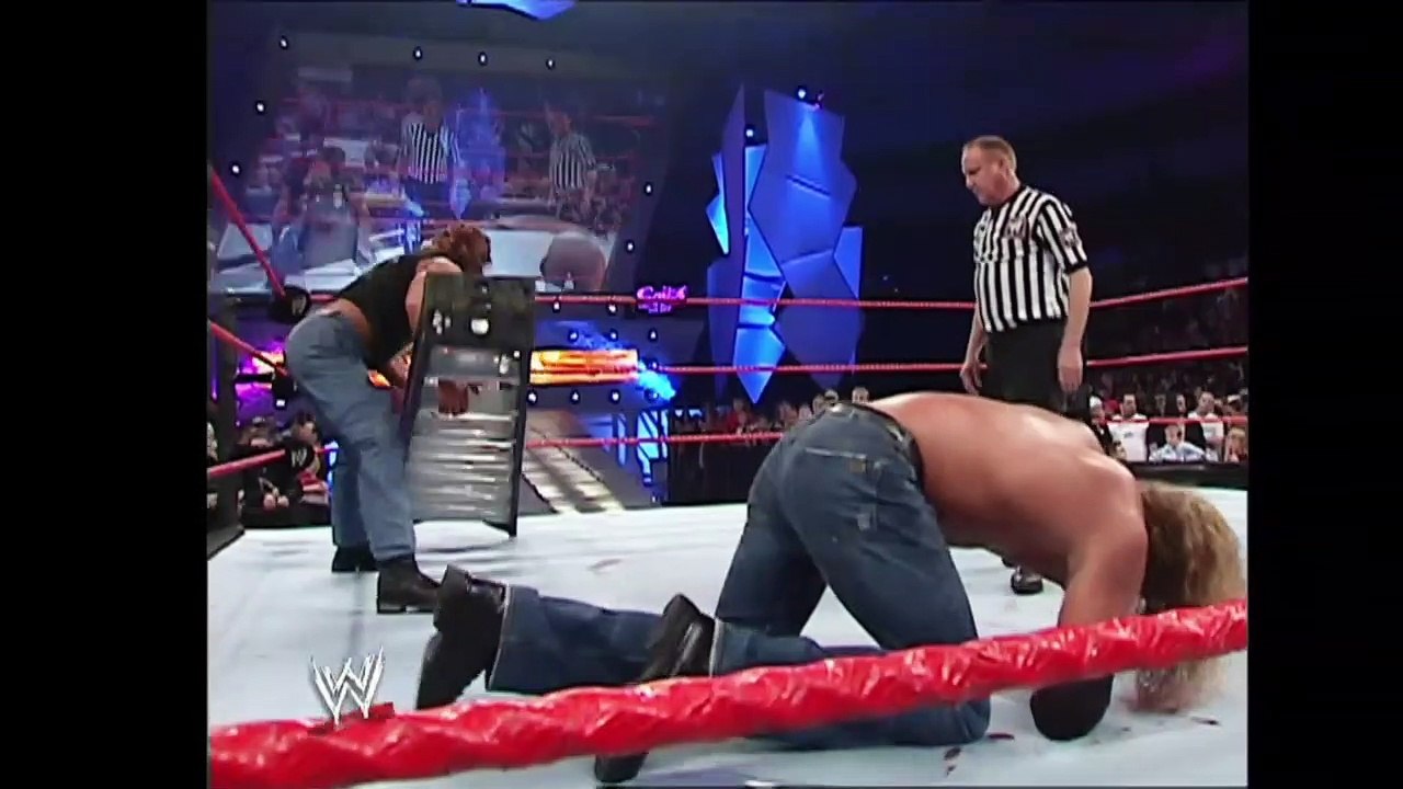 WWE RAW - Feb 28, 2005 | Edge vs Shawn Michaels (Street Fight Match)