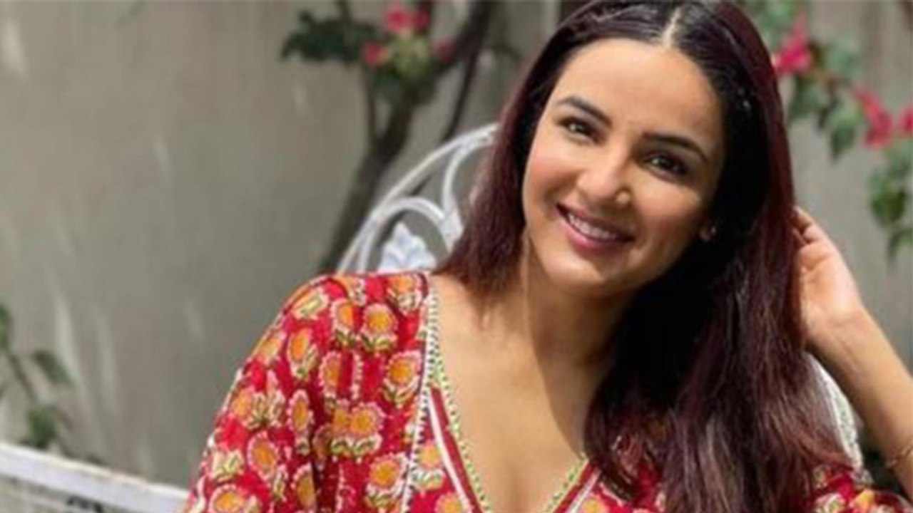 Jasmin Bhasin Social Media 1 Post Price Reveal, Fans Shocking Reaction Viral| Boldsky *Entertainment