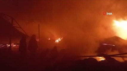 Pakistan'da pazar yeri yangınında 150 dükkan küle döndü