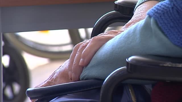 Los mayores de una residencia de Pontevedra piden que les escribamos una carta para olvidar la soledad