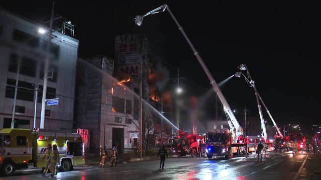인천 석남동 인쇄 공장에 큰불...건물 10곳 태워 / YTN