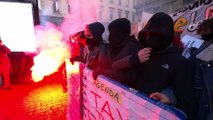 Milano, la polizia schierata davanti ai manifestanti per la prima alla Scala