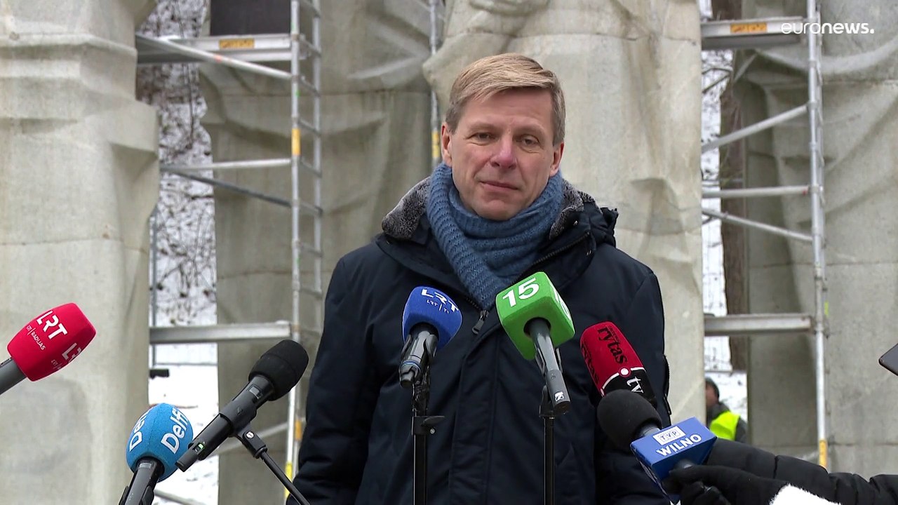 Litauen demontiert Sowjetdenkmal, Russland: 'Barbarische Verhöhnung'