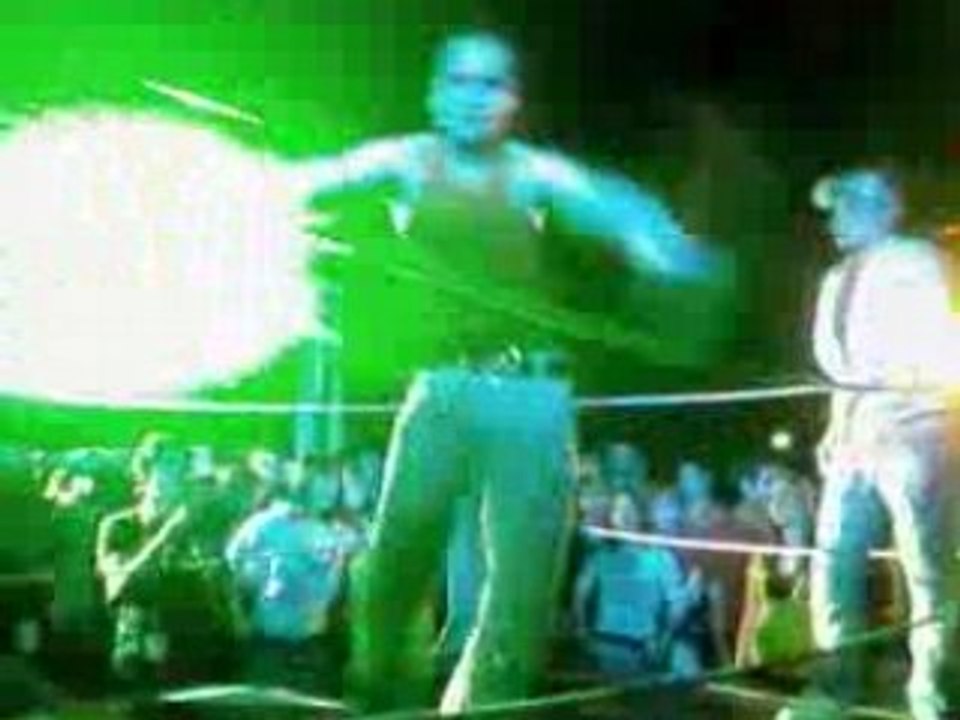 Kiissme lectoy elektrixxx sur le ring du GK au macumba