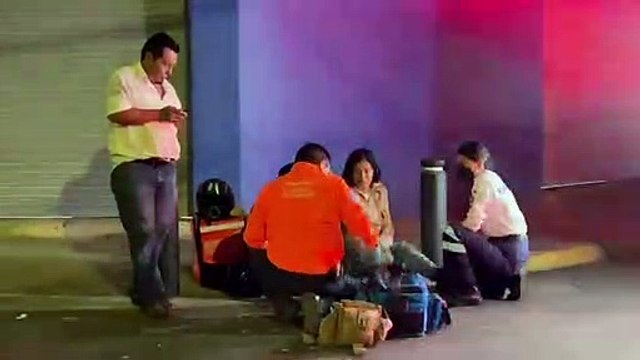 Dos personas que viajaban en una motocicleta terminaron chocando contra un camión de la ruta 142