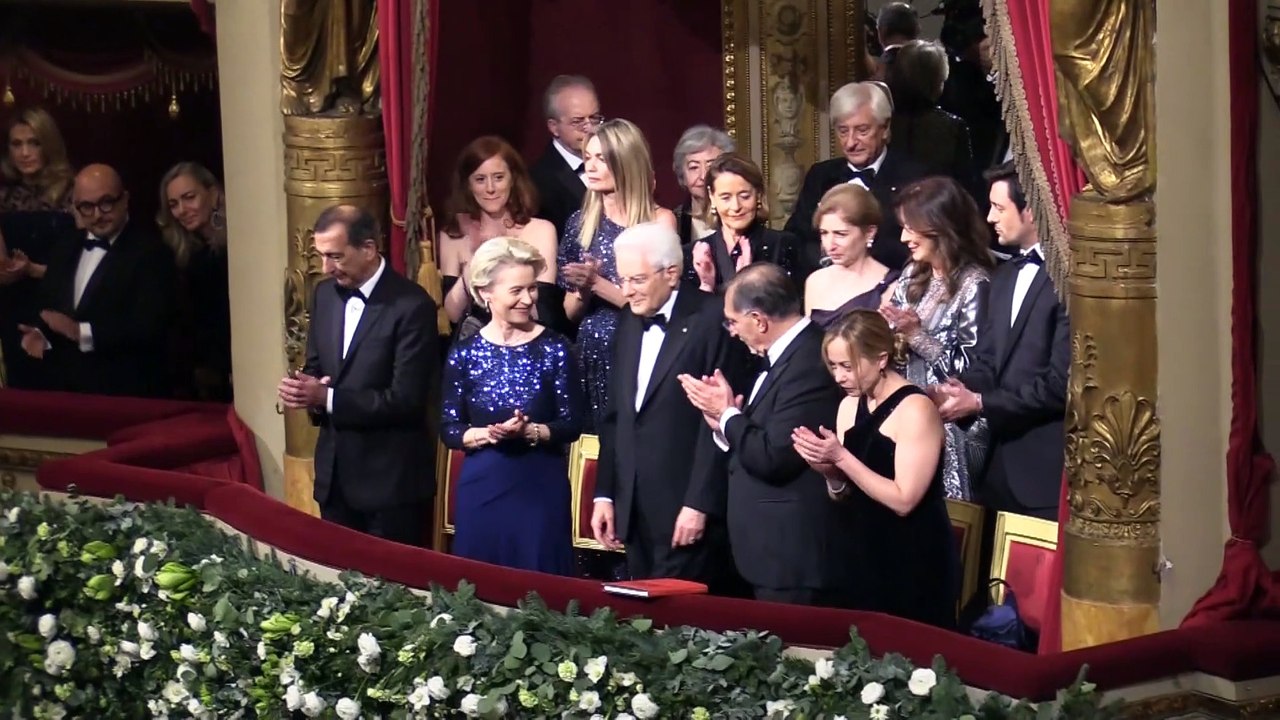 Scala, ovazione per Mattarella con Meloni e Von der Leyen. Dal pubblico urlano: "Viva l'Europa!"