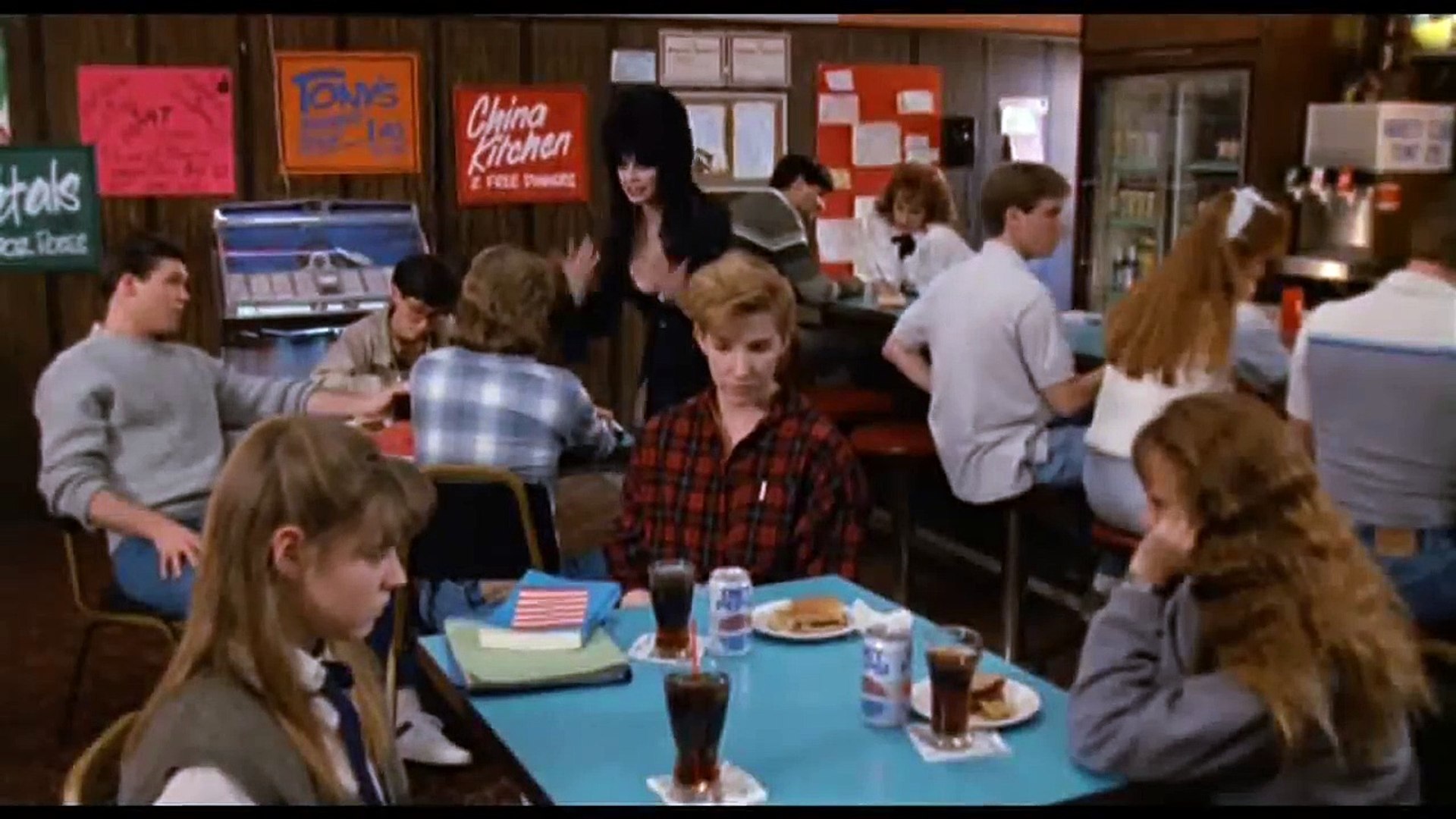 Elvira A Rainha das Trevas [Filme Completo-EternalHD Filmes]