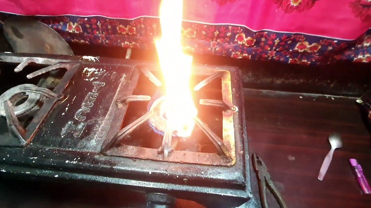 This Is What Happenened When You Burn Packet Of Lays On Fire