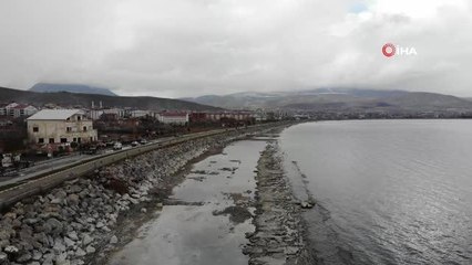 Van Gölü'ndeki su çekilmesi sürüyor