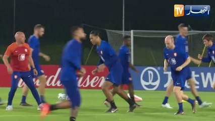 منتخب هولندا يواصل تدريباته تحسبا لمواجهة الأرجنتين في ربع النهائي
