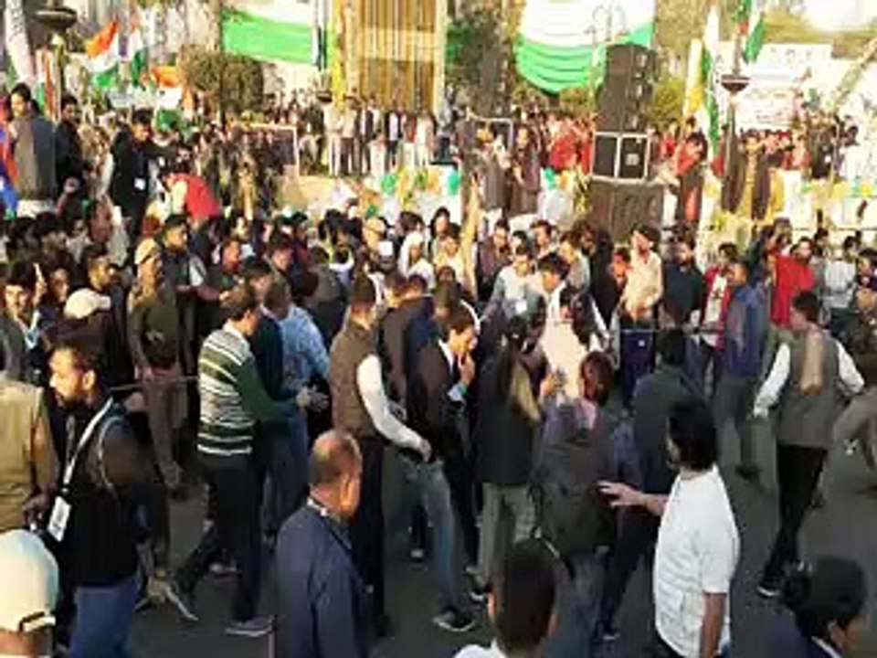 Bharat Jodo Yatra : यात्रा के दौरान व्यक्ति ने किया खुद को आग लगाने का प्रयास!