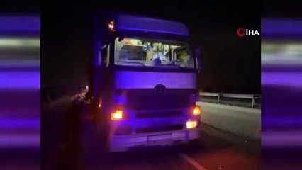 Afyonkarahisar’da gece yarısı feci kaza: Lastik tamiri sırasında 2 kişi hayatını kaybetti