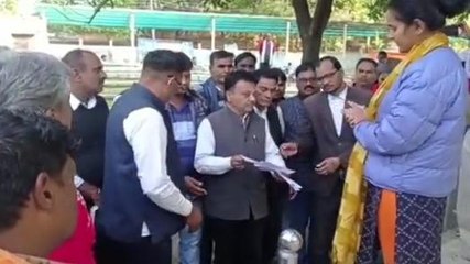 नरसिंहपुर : छात्रवृत्ति आवेदन की छात्र कर रगे मांग, अल्पसंख्यक वर्ग ने किया विरोध,जानिए क्यों