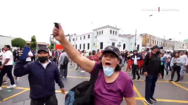 Peru'da Castillo'nun gözaltına alınması sonrası, protestocular polisle çatıştı