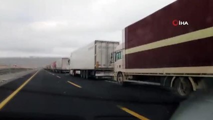 Sınırda 5 kilometrelik tır kuyruğu
