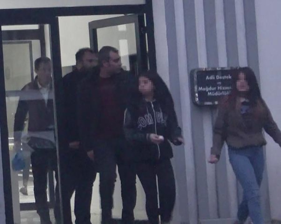 ARKADAŞLARI İREM'İ DÖVEN ORTAOKUL ÖĞRENCİLERİ SERBEST