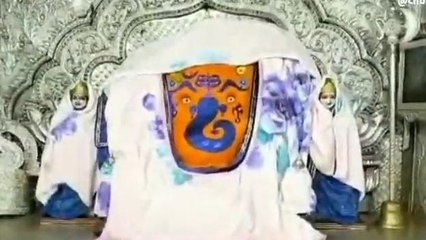 विश्व प्रसिद्ध भगवान खजराना गणेश को पहनाई गर्म पोशाक,जाने क्या है मंदिर की मान्यता