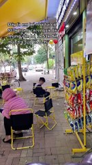 Em trai nhà người ta: Sẵn sàng dùng nửa gia tài mua trà sữa cho chị