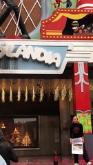 Activistas de Futuro Vegetal rocían de pintura Cortylandia