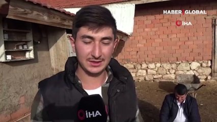 Felçli kuzuya yürüteç yaptı