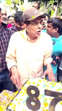 deol finalVeteran actor Dharmendra cuts cake, celebrates 87th birthday with fans