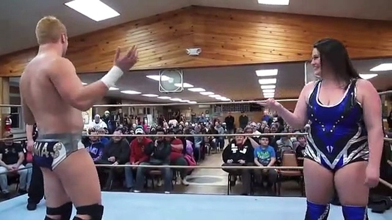 Davienne vs. Channing Thomas - Limitless Wrestling (Intergender_ Let_s Wrestle)