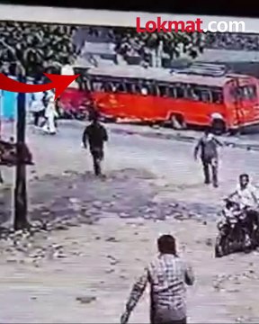 नाशिक पुणे महामार्गावर असलेल्या शिंदे गावाजवळ एसटी महामंडळाच्या बसचा विचित्र अपघात