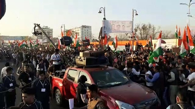 Bharat Jodo Yatra : तीन-चार जोड़ी कपड़े पहने था, जैसे ही थिनर डालकर स्वयं पर लगाई आग, पुलिस ने पकड़ा : देखे वीडियो