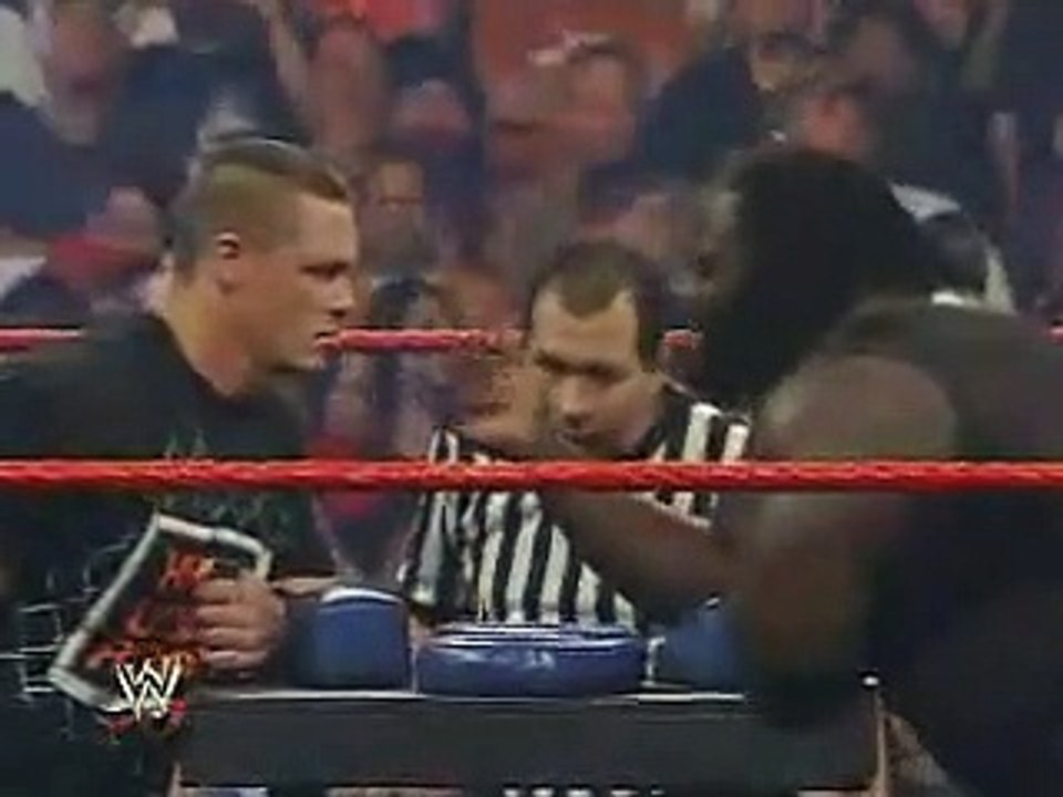 John Cena vs Mark Henry