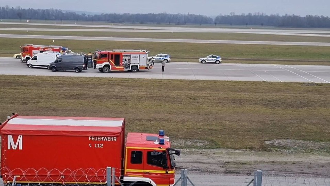 Alarm am Münchener Flughafen: Aktivisten blockieren Rollfeld