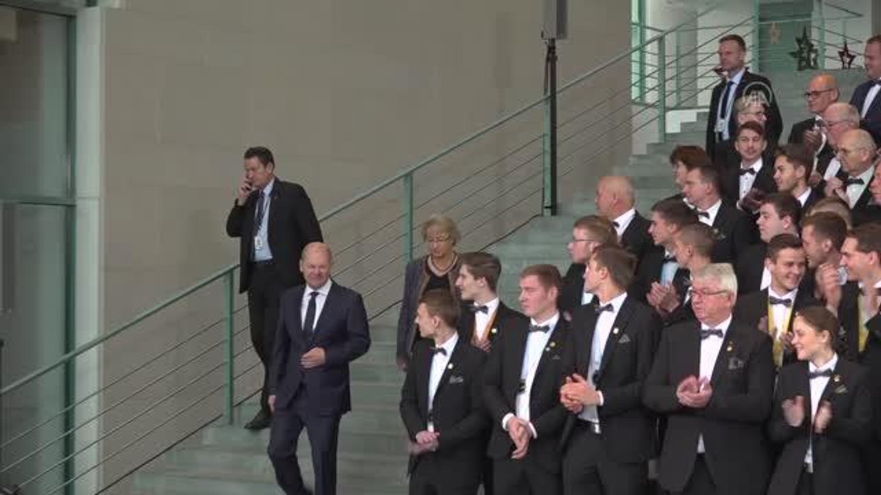 Almanya Başbakanı Scholz, "WorldSkills" meslek dünya şampiyonasına katılan Alman ekibini kabul etti