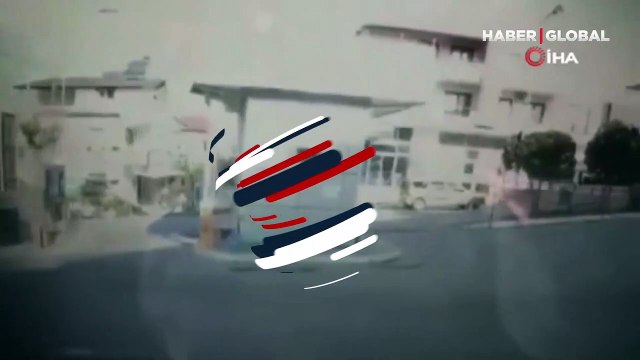 El freni çekilmeyen otobüsü eliyle durdurmaya çalıştı! O anlar kamerada